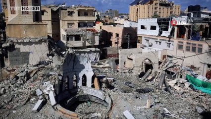 Gazze’de ezanlar enkaza dönen camilerde okunmaya devam ediyor