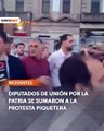 Legisladores de Unión x la Patria y el Frente de Izquierda se acercaron al vallado policial.