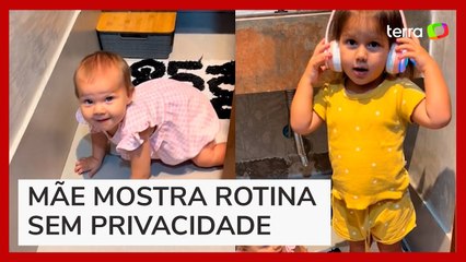 Nunca sozinha! Mãe de duas mostra como é ir ao banheiro