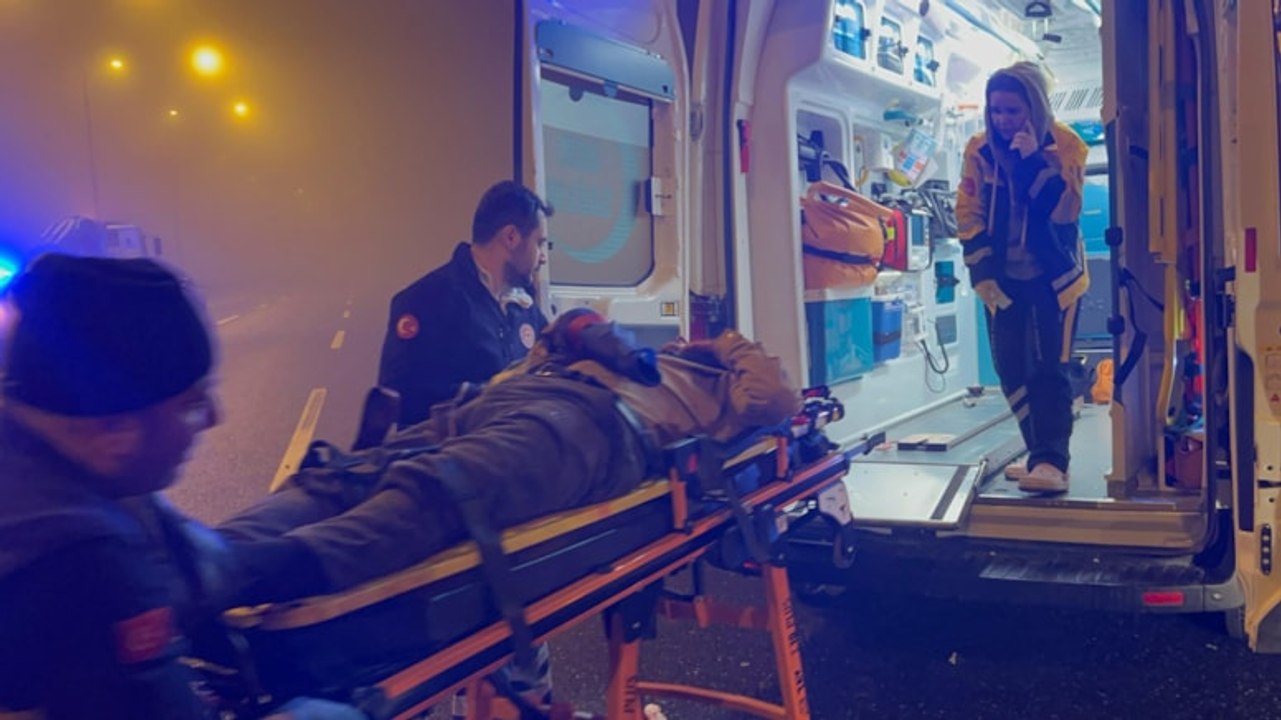 Kuzey Marmara Otoyolu'nda otobüs TIR'a çarptı