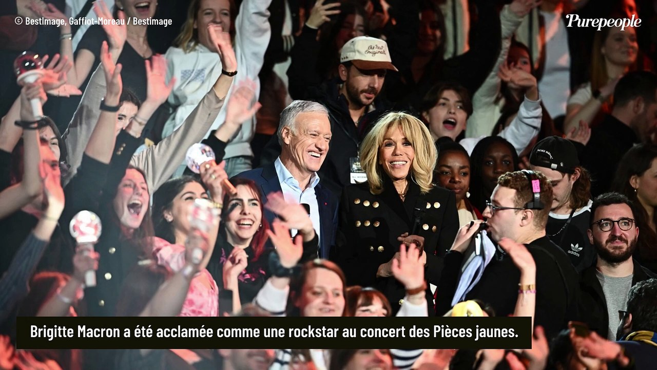 PHOTOS Brigitte Macron acclamée comme une rockstar avec Didier Deschamps au show dingue des Pièces jaunes