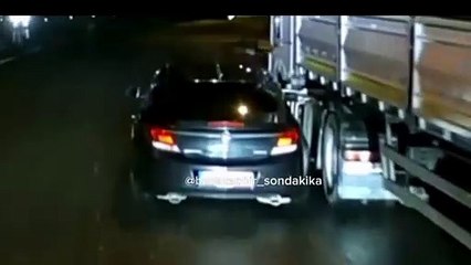 Yol kenarındaki TIR'ın benzinini çalmaya kalktı, fark edilince kaçarak uzaklaştı