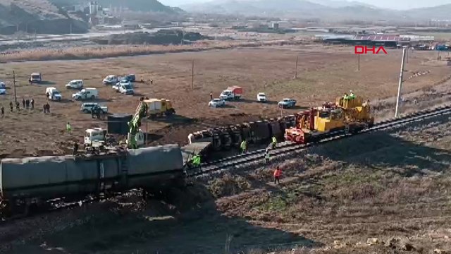 Kırıkkale'de yük treni raydan çıkarak devrildi