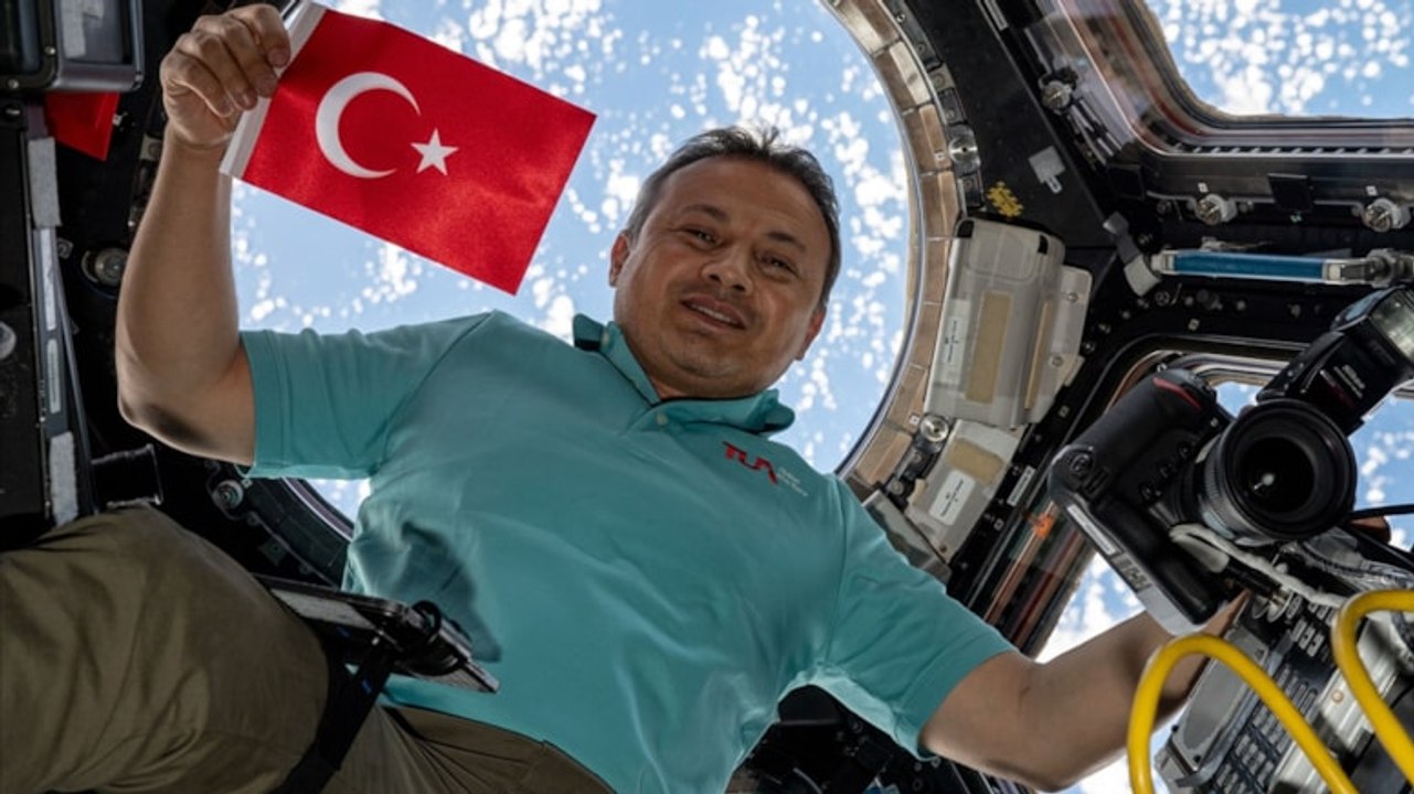 Alper Gezeravcı Anne ve babama yakın olmayı özledim