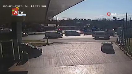 Antalya'da feci kazada şoförün kendini feda ettiği anlar kamerada