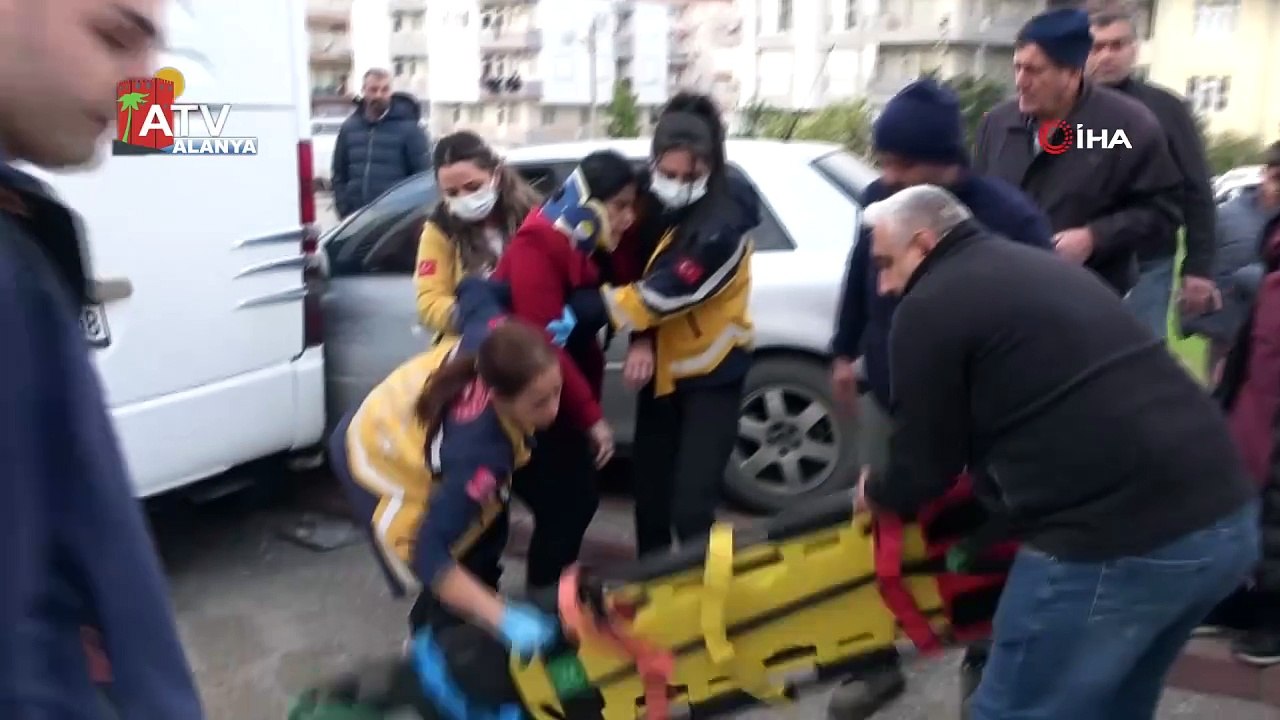 Kaldırımdaki çöp konteynerleri şarampole yuvarlanmasını önledi, o anlar kamerada