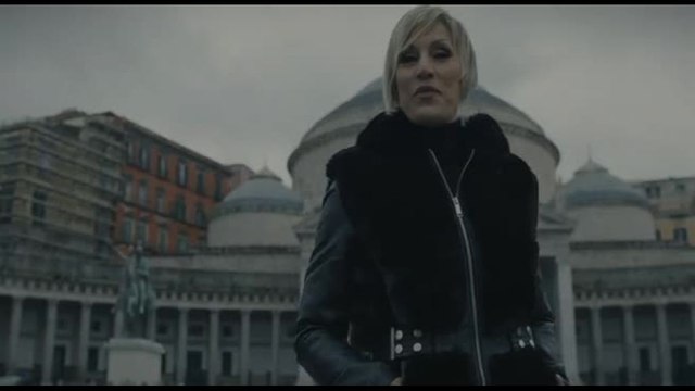 Torno a Napoli , il nuovo brano di Annalisa Minetti - anteprima