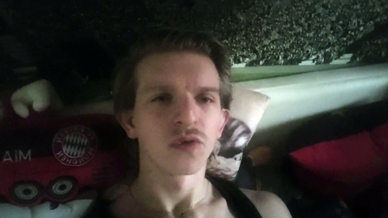 PS Pascal Lässt sich nichts vor Silvester  gefallen. Daher PS Pascal schon so krass am Ende ist