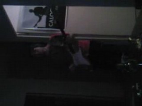 Mn grand frere ki joue de la guitare