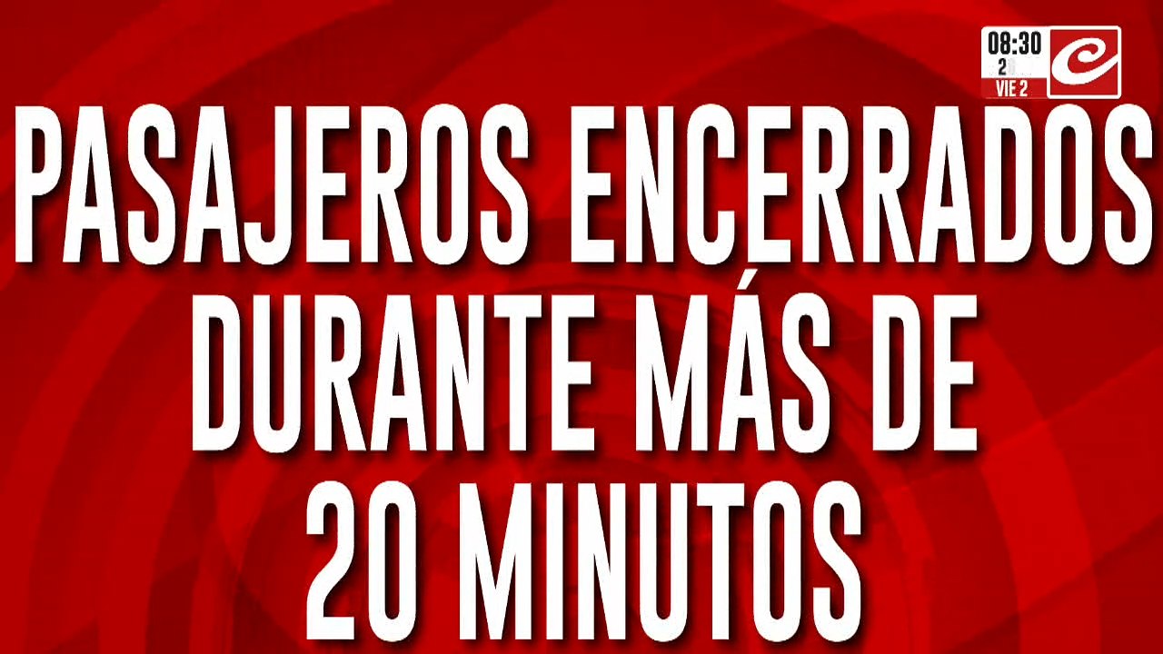 Caos en el Tren Sarmiento: pasajeros quedaron encerrados por corte de luz