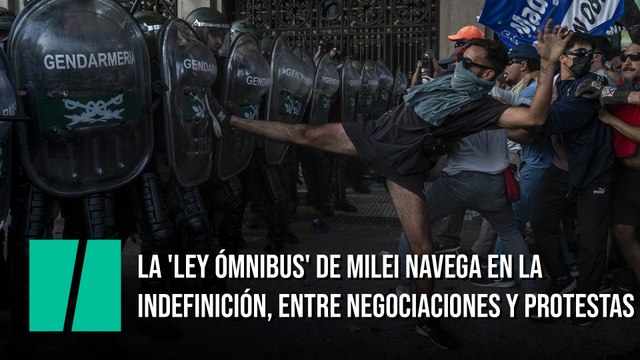 La 'ley ómnibus' de Milei navega en la indefinición, entre negociaciones y protestas