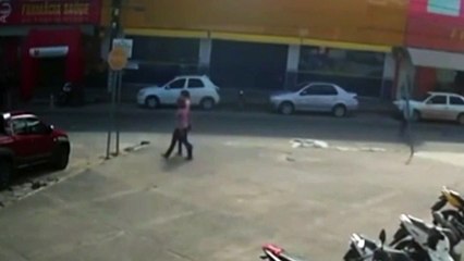 Duas pessoas são vítimas de 'saidinha bancária' em Itamaraju; uma delas é baleada