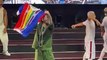 Tricolor declarado, Saulo Fernandes homenageia torcida LGBT do Bahia em apresentação