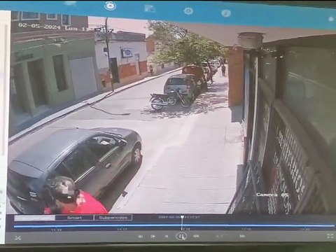 Un hombre robó un celular en el centro capitalino y quedó registrado en cámaras