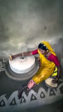 Video: आटे की चक्की चलाती दिखीं शिल्पा शेट्टी, रातोंरात वीडियो वायरल