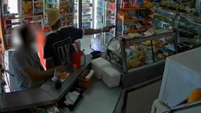 Dupla armada assalta padaria e ameaça clientes e funcionários