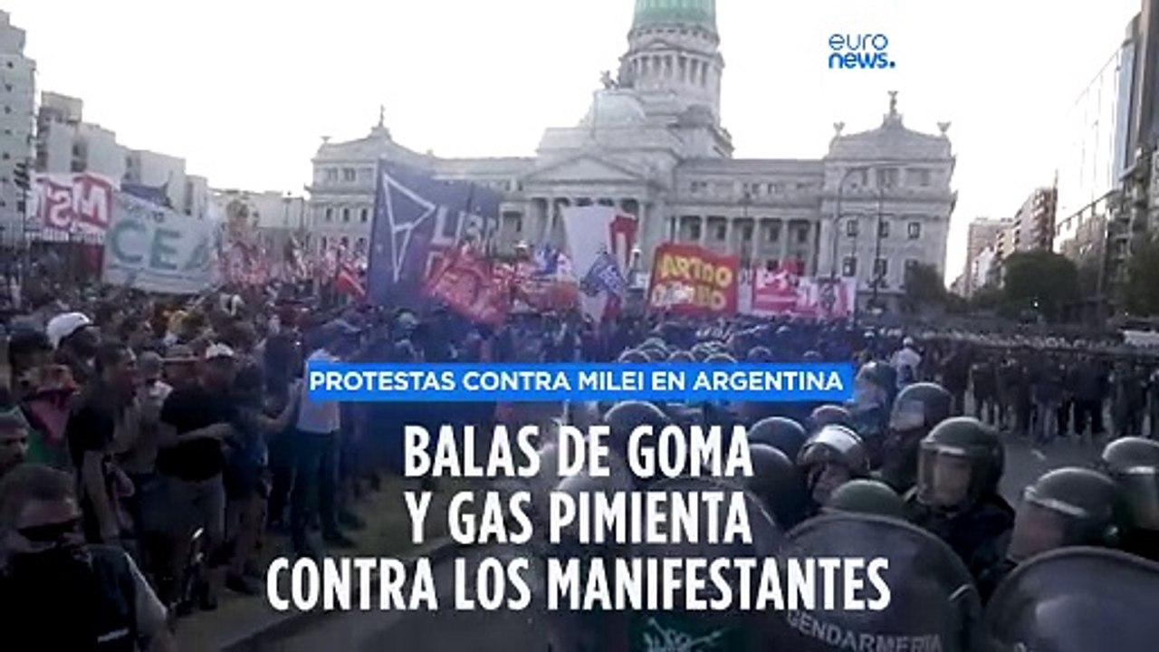 Balas de goma y gas pimienta a los manifestantes contra las reformas de Milei