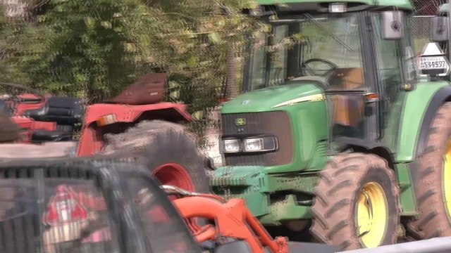 Έστησαν μπλόκο οι Αγρότες της Β. Εύβοιας- Έκλεισαν τον δρόμο στον Κόμβο Κηρίνθου