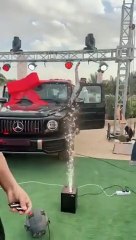 عبدالرحمن المطيري يوزع 8 سيارات مرسيدس وجي كلاس فاخرة كهدايا