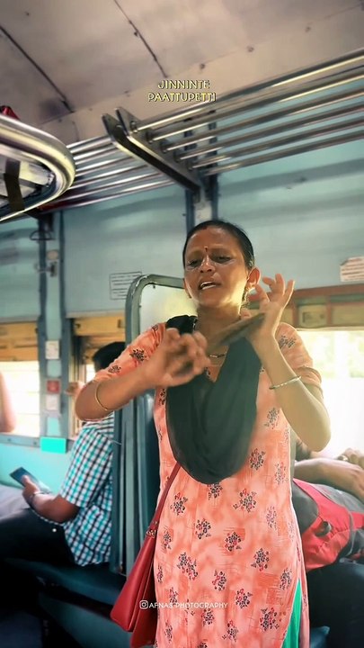 Kannodu kaanbathellam song singing in train