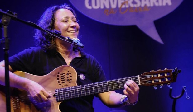 Escritora paraibana lançará romance “Falar dos Meus Amores Invisíveis” na UFCG de Cajazeiras