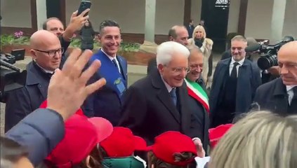 Download Video: Vercelli, Mattarella saluta gli alunni delle scuole