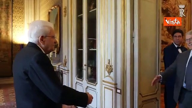 Il presidente Sergio Mattarella riceve Bill Gates al Quirinale: la stretta di mano