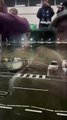 Una valigia vaga sulla pista d’atterraggio dell’aeroporto di Edimburgo: colpa del vento della tempesta Isha