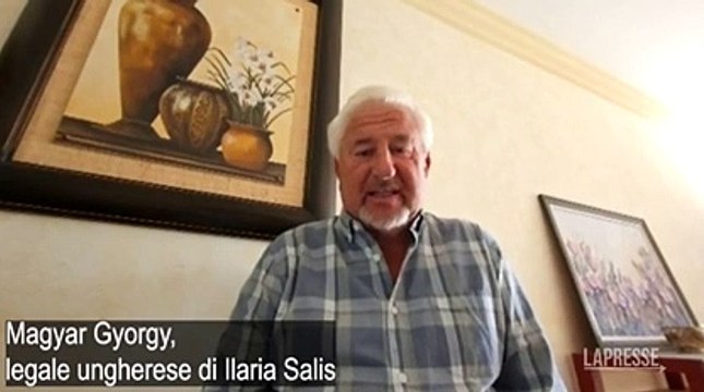 L’avvocato ungherese di Ilaria Salis: «Misure non necessarie, offendono la dignità umana»