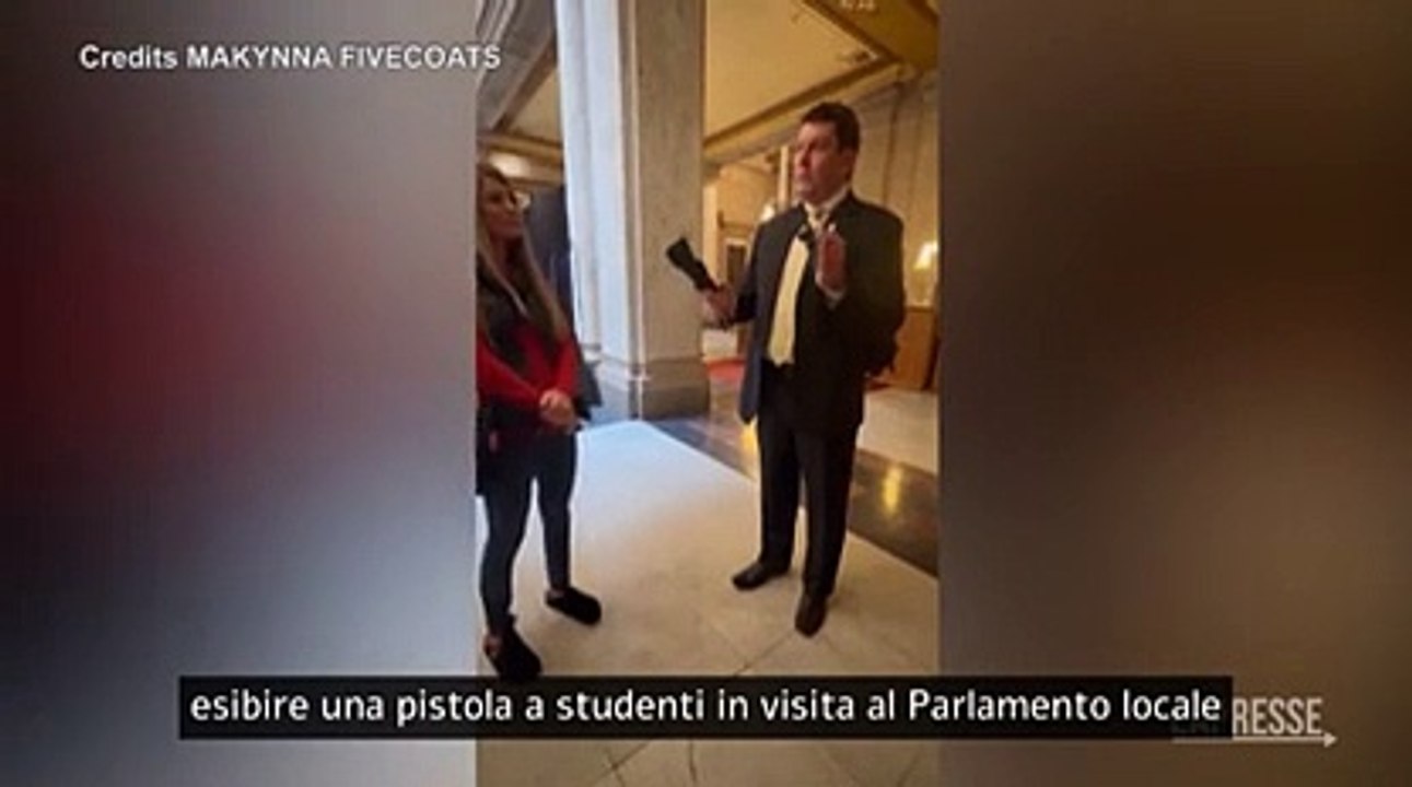 Il deputato dell'Indiana al dibattito sul controllo delle armi: «Io ne porto sempre una con me»