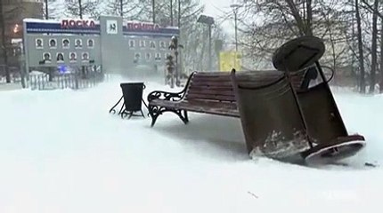 Download Video: Tempesta di neve in Russia: raffiche di vento e temperature in calo a -33 gradi