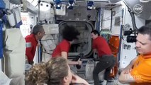 Villadei e gli altri astronauti dell'AX-3 accolti con abbracci a bordo della Iss