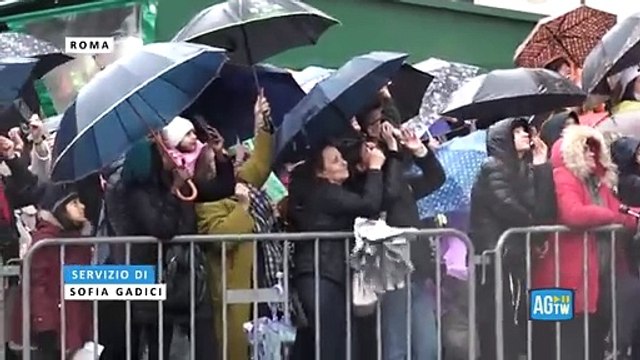 Epifania a Roma, ecco l'arrivo della Befana a piazza Navona