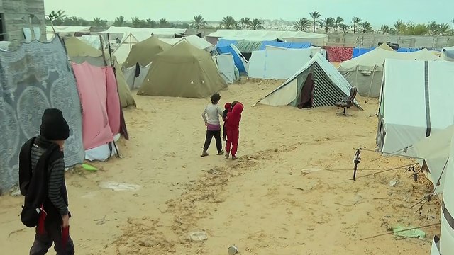 الجزيرة ترصد الأوضاع المأساوية للنازحين في رفح