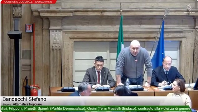 Lo sproloquio del sindaco di Terni Bandecchi in aula: «Un uomo normale guarda il c... di una donna e ci prova»