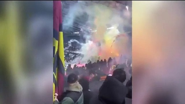 Derby Lazio-Roma, ecco la scena del petardo che esplode in curva sud
