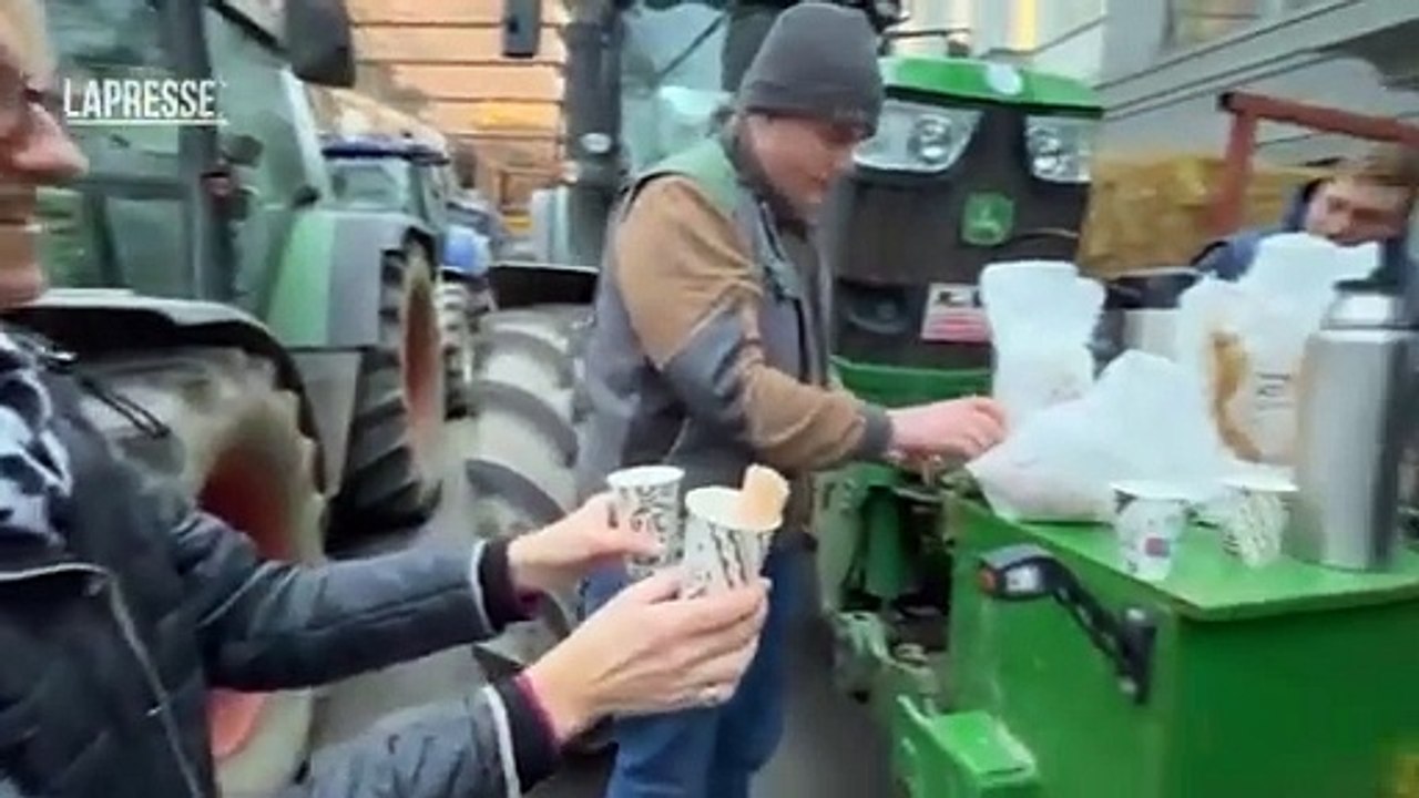Protesta agricoltori, blocchi in Francia e Belgio