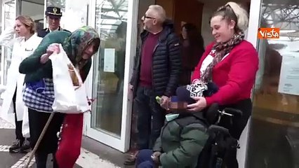 Epifania 2024, la missione speciale della poliziotta Befana per i bambini del Policlinico Gemelli
