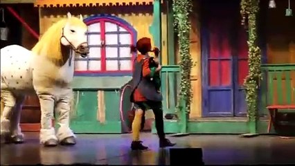 Pippi Calzelunghe, il musical al Teatro Olimpico: colpi di scena e acrobazie divertono il pubblico
