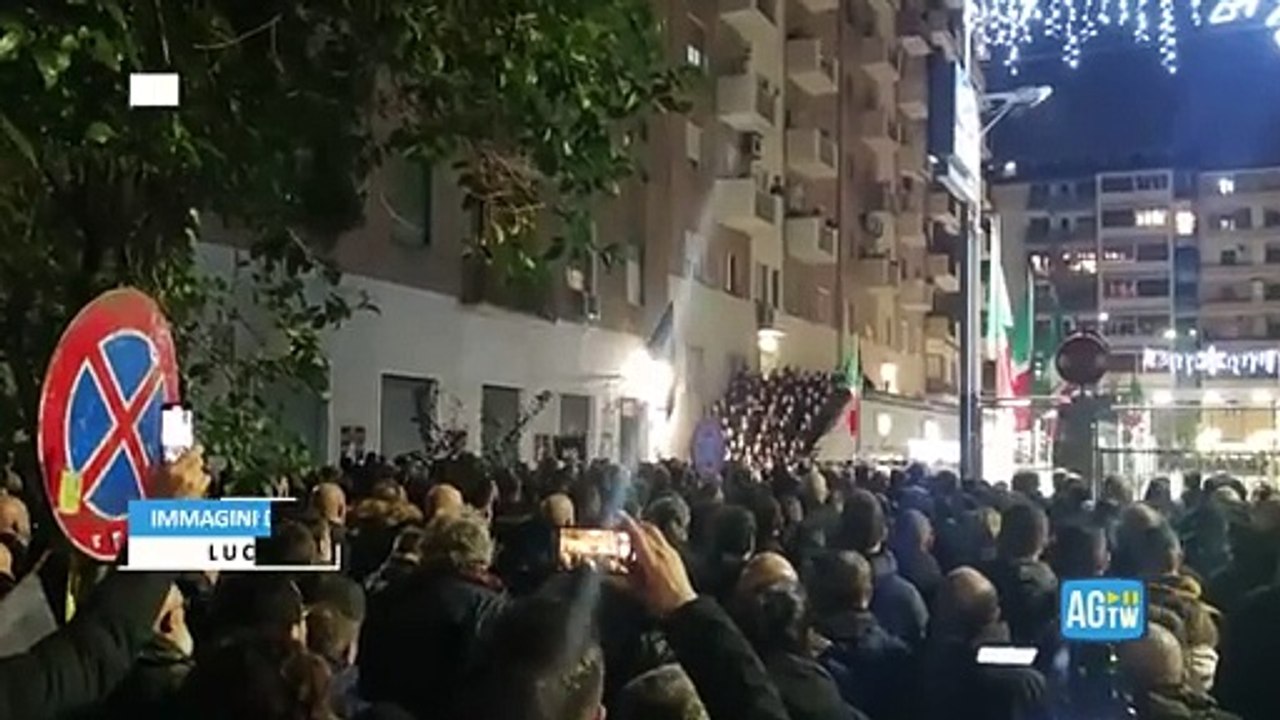 Saluti romani e 'Presente' davanti alla sede di Acca Larenzia per ricordare i militanti uccisi