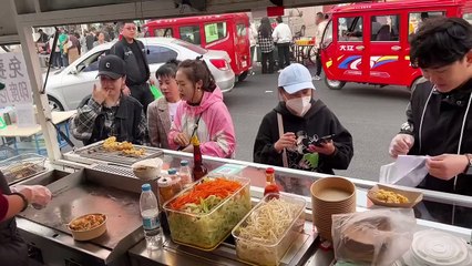 Selling Kwetiau and Fried Chicken with Indonesian Food Flour in China