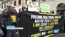 Roma, manifestazione in piazza contro le irregolarità al test di ingresso a Medicina