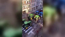 Strade bloccate a Bruxelles: trattori impediscono l’accesso al Parlamento Europeo