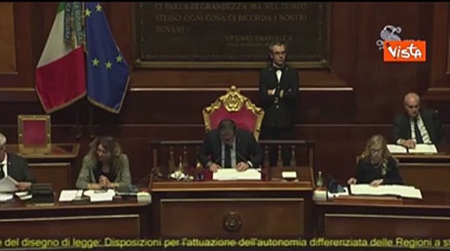 Autonomia differenziata, via libera del Senato. Dall’opposizione l’inno di Mameli durante il voto e il tricolore