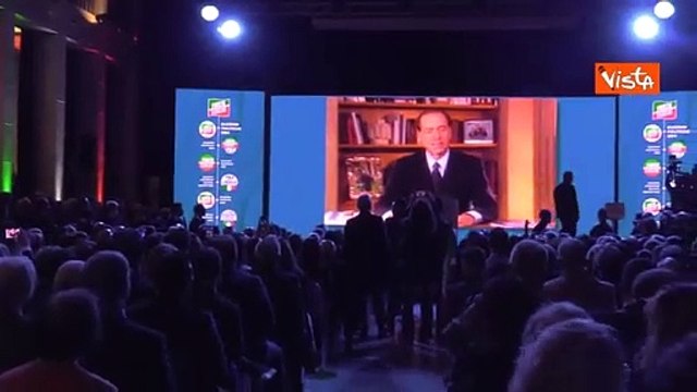 Festa 30 anni Forza Italia, la sala applaude il discorso della discesa in campo di Berlusconi nel 1994