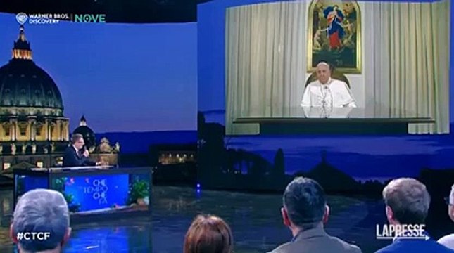 Il Papa da Fazio: «Come sto? Sono ancora vivo. Le dimissioni ora non sono nei miei pensieri»