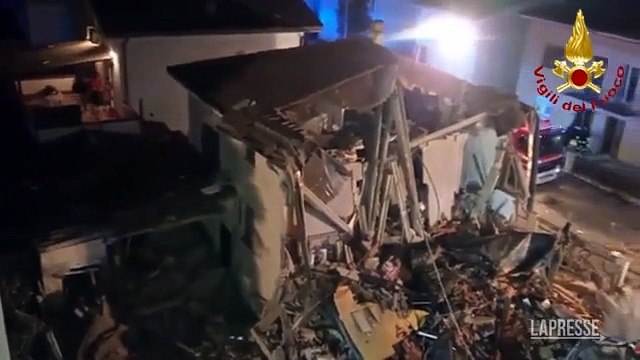Modena: crolla parte palazzina, soccorsa donna sotto macerie