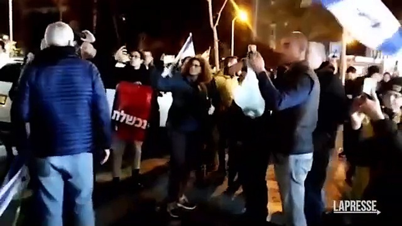 Tel Aviv, scontri tra polizia e manifestanti anti-Netanyahu