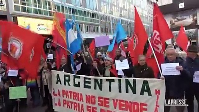 Sciopero in Argentina: manifestazione di solidarietà di Cgil e Uil a Milano