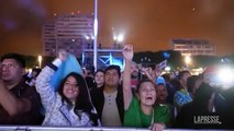 Guatemala, il nuovo presidente Bernardo Arévalo festeggia con i suoi sostenitori